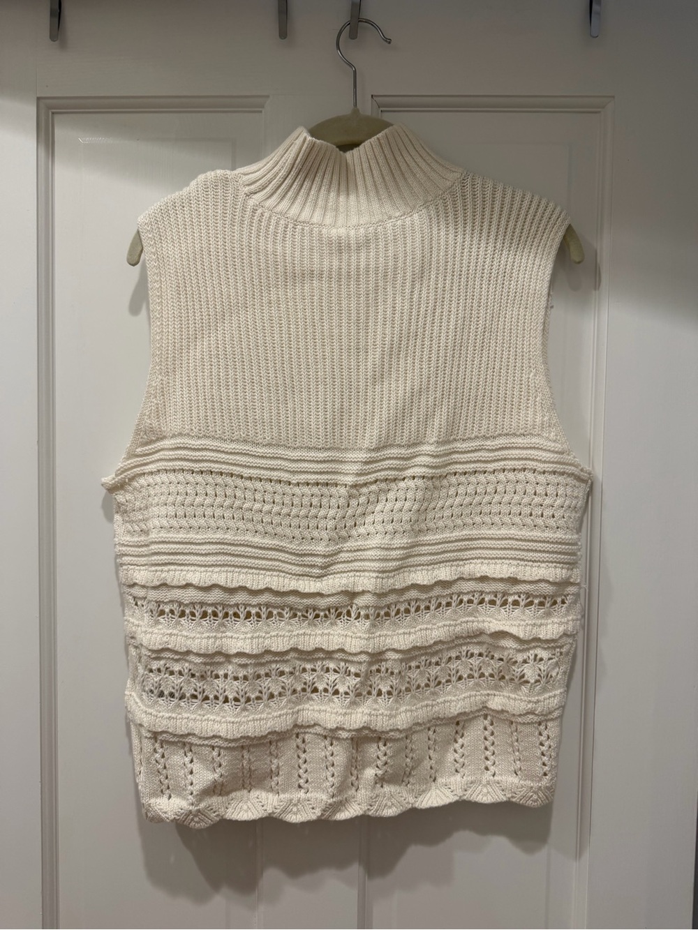 NWT Abercrombie Sleeveless Mock Neck Knit Top - Cream - Picture 2 of 5